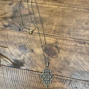 Kendra Scott necklace